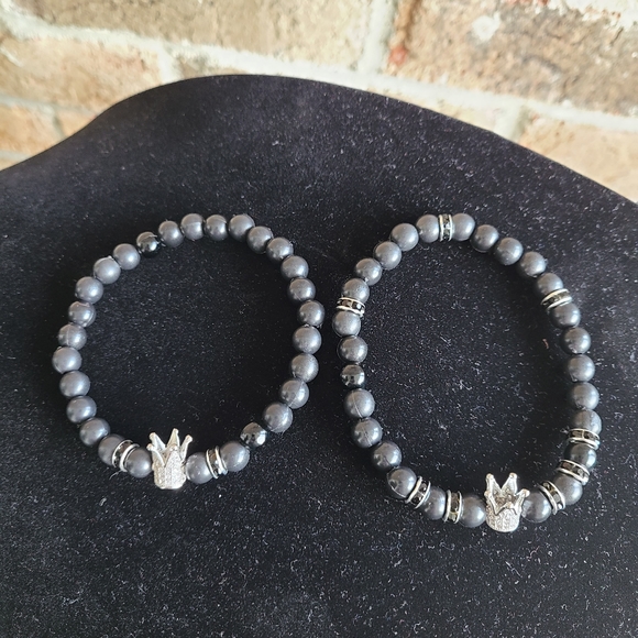 Men's Silver Crown and black matte beaded bracelet - Picture 2 of 3